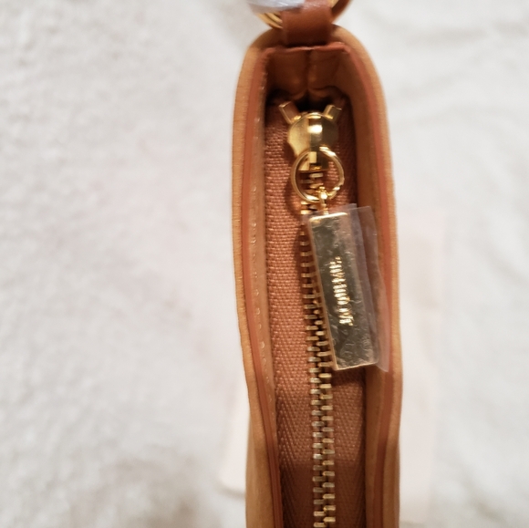 Jacquemus Le Bisou Cadenas Suede Shoulder Bag - Picture 10 of 15